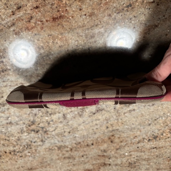 COACH Signature wristlet bag small - Picture 8 of 12